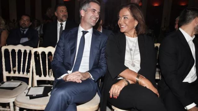 Μικρό γλυκό αγόρι στην αγκαλιά της μητέρας του, Ντόρας Μπακογιάννη | Η τρυφερή ανάρτηση για τον Κώστα Μπακογιάννη