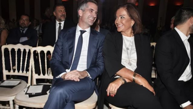 Μικρό γλυκό αγόρι στην αγκαλιά της μητέρας του, Ντόρας Μπακογιάννη | Η τρυφερή ανάρτηση για τον Κώστα Μπακογιάννη