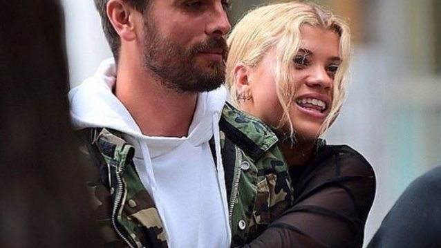 Sofia Richie – Scott Disick
: Αγκαλιά στους δρόμους της Νέας Υόρκης