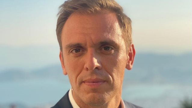 Δημήτρης Μάντζος: Ο 40άρης δικηγόρος που αναλαμβάνει νέος εκπρόσωπος Τύπου του ΠΑΣΟΚ - Γυναίκα δημοσιογράφος αναπληρώτρια