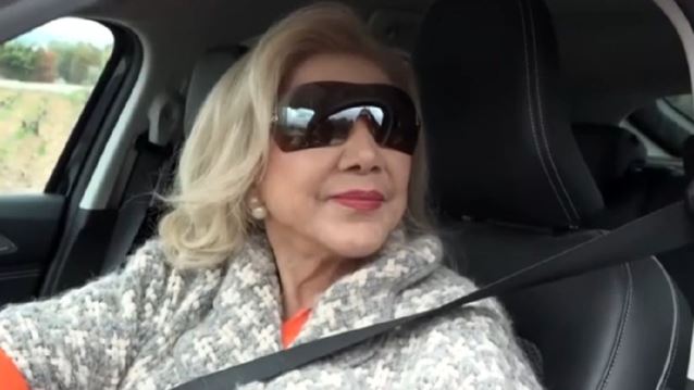 Η Λίτσα Πατέρα αποθεώνει την Ελένη Μενεγάκη στην κάμερα του Mega