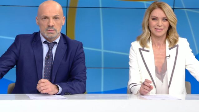 Video Of The Day: Έλλη Στάη &amp; Νίκος Μουτσινάς στο πιο επεισοδιακό δελτίο ειδήσεων!