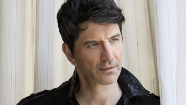 &quot;Δεν μπορείς να τραγουδάς Θεοδωράκη και &quot;Άξιον Εστί&quot; και μετά να κάνεις &quot;κούνια μπέλα&quot;