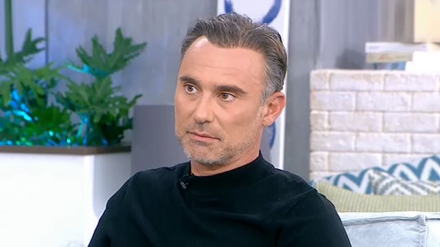 Ο Γιώργος Καπουτζίδης μιλά για όλα: Η αποκάλυψη για την προσωπική του ζωή, η νέα ζωή στην Αίγινα &amp; η αυστηρή κριτική στην τηλεόραση