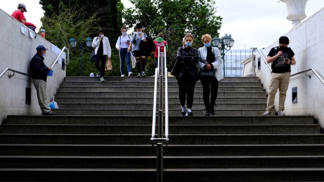 Εμβολιασμοί: &quot;Ελευθερίες&quot; για όσους έχουν κάνει και τις δύο δόσεις - Τι σχεδιάζεται για το καλοκαίρι
