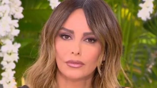 Μπέττυ Μαγγίρα: "Η οικογένεια έχει διχαστεί - Η μαμά του Γιώργου Μαζωνάκη είναι μες στη στεναχώρια"