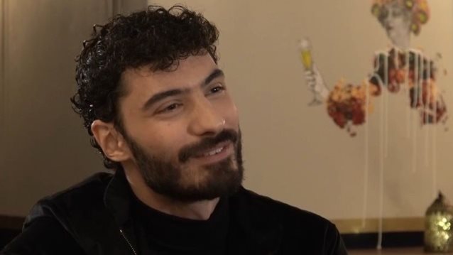 Δημήτρης Τσίκλης: &quot;Οι Άγριες Μέλισσες ήρθαν πολύ ορμητικές - Ένα βράδυ βγήκα για ένα μπέργκερ και έγινε χαμός στην Πανεπιστημίου&quot;