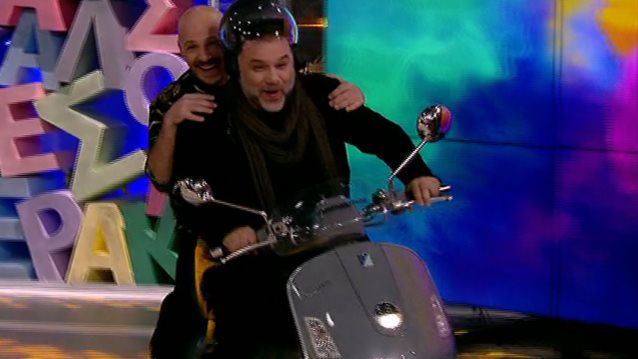 Γρηγόρης Αρναούτογλου: Πήγε σε λάθος στούντιο, εμφανίστηκε στον Μουτσινά καθυστερημένος &amp; έκανε επεισοδιακή είσοδο!