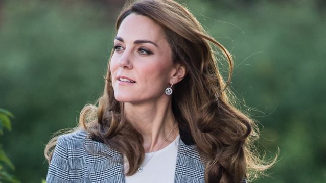Kate Middleton | Η casual εμφάνισή της κατά την επίσκεψή της σε φάρμα