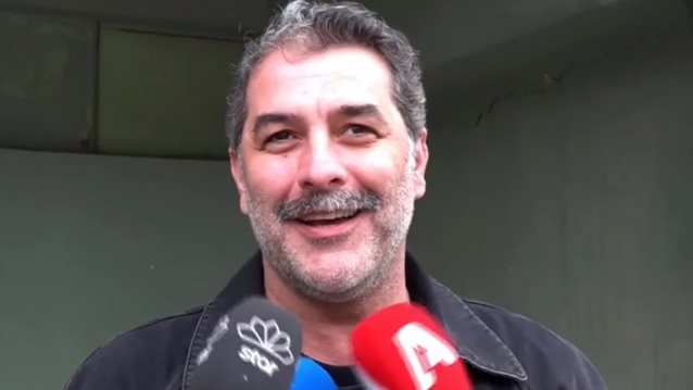 O Βασίλης Μπισμπίκης έβαλε τα πράγματα στη θέση τους μετά τις ερωτήσεις για τη Βανδή: "Δεν είναι θέμα συνήθειας, είναι θέμα ευγένειας"