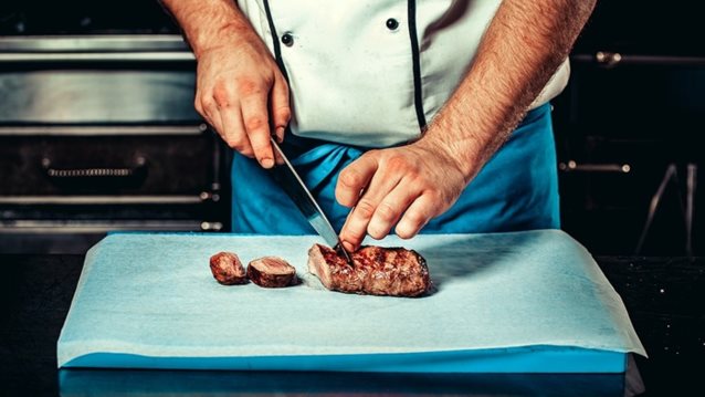 Εν όψει Τσικνοπέμπτης!: Ο σωστός τρόπος για να ψήσεις μια ζουμερή μπριζόλα είναι το reverse searing
