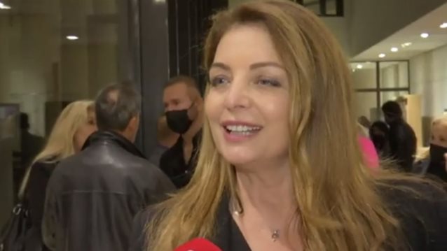Η Άντζελα Γκερέκου στην πρώτη δημόσια εμφάνιση μετά τον χαμό του Τόλη Βοσκόπουλου