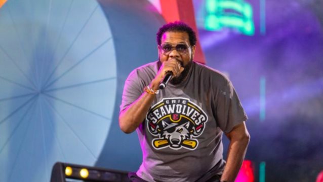 Πέθανε στα 53 του ο ράπερ Fatman Scoop – Κατέρρευσε στη σκηνή κατά τη διάρκεια συναυλίας