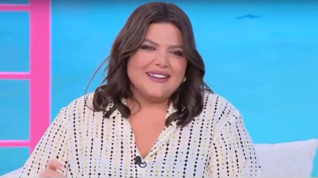 Η Δανάη Μπάρκα αποθεώνει τη Ματούλα Ζαμάνη