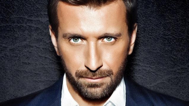 Θάνος Πετρέλης: &quot;Ντροπή σε όλους μας που σιωπούμε...&quot;