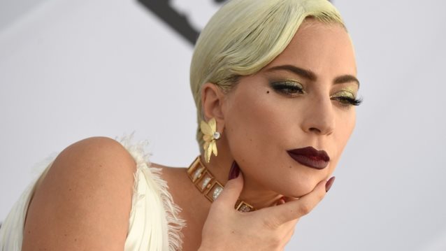 Lady Gaga 
: Τι έπαθε και δεν φοράει πια περούκες; Ο κομμωτής της αποκαλύπτεται
