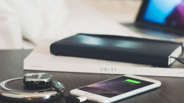 iPhone: Πώς θα το φορτίζεις στον μισό χρόνο;
