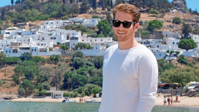 Φωτιά-Ρόδος | O Τζέιμς Καφετζής μετέφερε κόσμο με το σκάφος του