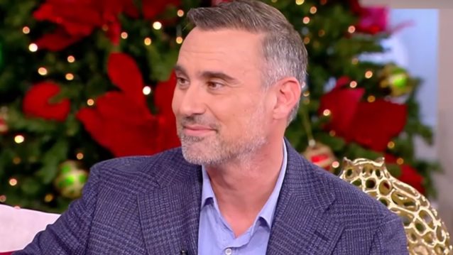 Γιώργος Καπουτζίδης: "Βλέπω γελάκια και σχολιάκια τα οποία δεν θα γίνονταν αν ήταν ένας straight άνδρας"