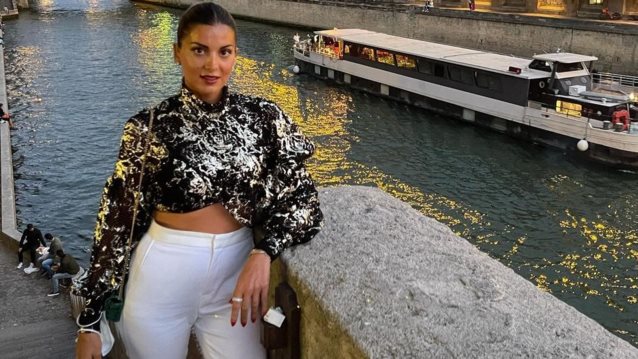 Η Σταματίνα Τσιμτσιλή στο Παρίσι | Τα φθινοπωρινά σύνολα των διακοπών της που θα φορούσαμε και εμείς