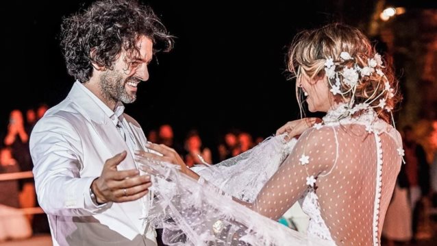 Αθηνά Οικονομάκου: Οι αδημοσίευτες φωτογραφίες του γάμου της με αφορμή την επέτειό της!