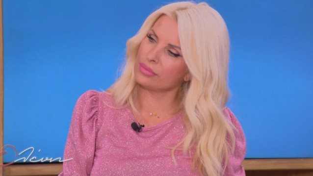 Ελένη Μενεγάκη: "Εγώ είμαι γυναίκα καριέρας; Δεν υπήρξε περίοδος που να μην με ενδιαφέρει η ζωή μου"