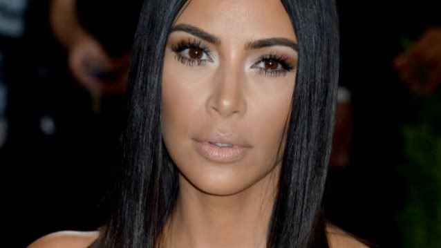 Kim Kardashian: Σου δείχνει πώς να κάνεις contouring το καλοκαίρι