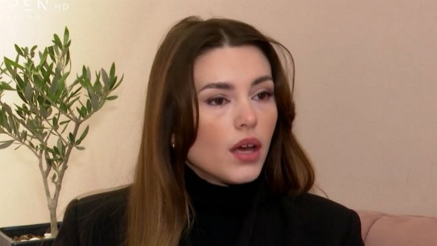 Σοκάρει η Ιωάννα Σιαμπάνη: &quot; Έφυγε με το κεφάλι στο μπροστινό κάθισμα, η σπονδυλική της στήλη υπέστη τραυματισμό&quot;