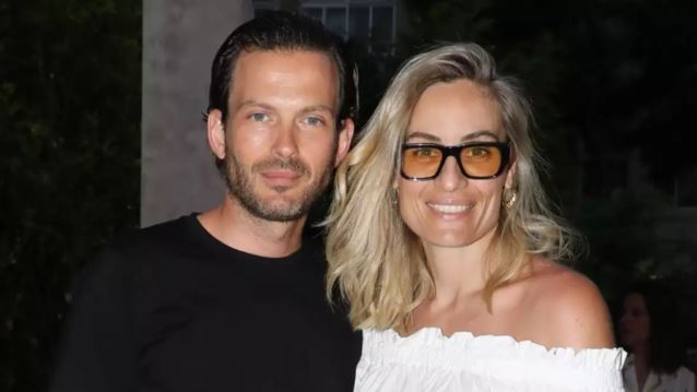 Ο Θοδωρής Μαροσούλης φωτογραφίζει την Ελεονώρα Μελέτη στις διακοπές τους