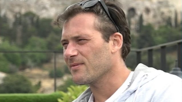 Αντίνοος Αλμπάνης: «Δεν είναι όλοι οι άνθρωποι σε ένα κρεβάτι &amp; βγάζουν τα μάτια τους»