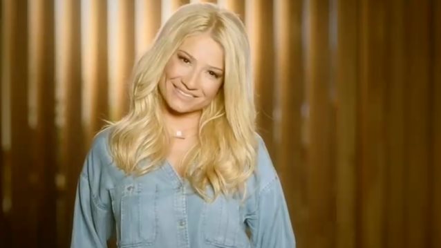 Φαίη Σκορδά: Ανοίγει... πόλεμο με τα fake news! Δείτε το video