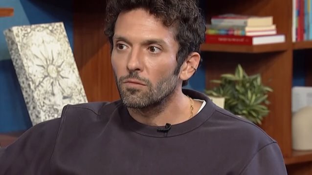 Δημήτρης Μοθωναίος: Στο σχολείο ήμουν το παιδί με σιδεράκια και γυαλιά, φυτό! Όταν πήγα στο Πρωινό με τη Σκορδά πίστευαν πως έχω τρελαθεί