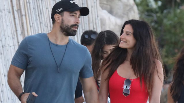 Σάκης Τανιμανίδης &amp; Χριστίνα Μπόμπα: Ερωτευμένοι στη Μύκονο! Όλα τα στιγμιότυπα