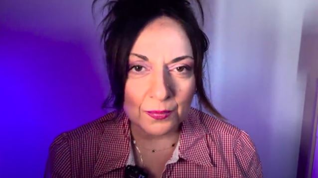 Σοφία Μουτίδου: &quot;Βγαίνουμε στην ενήλικη ζωή προπονημένοι σε διάφορα μοτίβα κακοποίησης&quot;