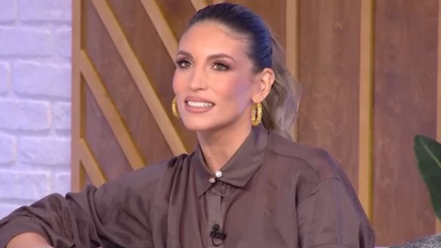 Αθηνά Οικονομάκου | Τα leopard mules της είναι η πιο sexy επιλογή για τις βραδινές εμφανίσεις της άνοιξης