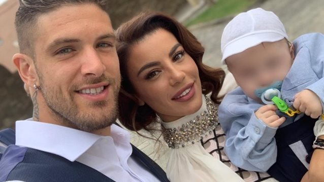 Ειρήνη Παπαδοπούλου: Με λευκό mini φόρεμα στο πλευρό του Αλέξανδρου Πασχαλάκη που έγινε νονός