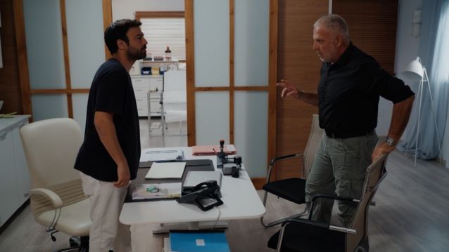 Η γη της ελιάς | Η Ασπασία παραγγέλνει συμβόλαιο θανάτου εναντίον του Δημοσθένη