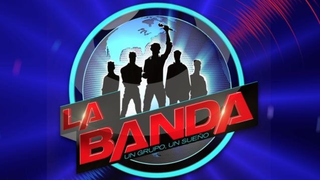 La Banda: Δείτε την επιτροπή &amp; την παρουσιάστρια να ποζάρουν για πρώτη φορά μαζί!