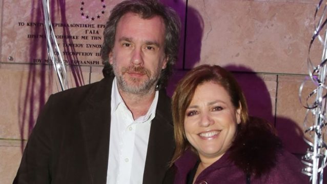 Αλεξανδρος Σταυρου &amp; Μαριαννα Τουμασατου | Σπανια κοσμικη εξοδος για το γνωστο ζευγαρι στο θεατρο