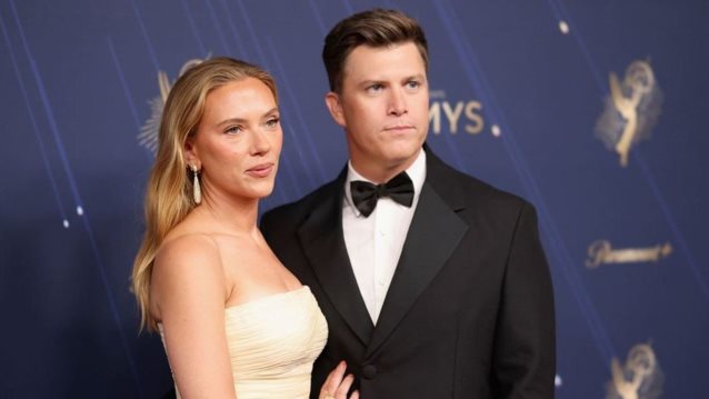 Emmys 2025 | Η σπάνια εμφάνιση της Scarlett Johansson με τον σύζυγό της στο κόκκινο χαλί