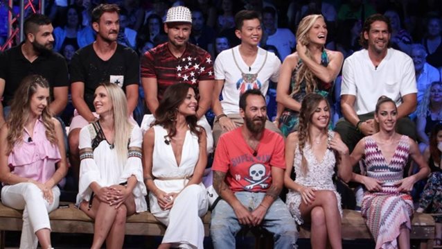 Survivor: Η αναμνηστική φωτογραφία των Μαχητών με την Ειρήνη Παπαδοπούλου μετά τον ημιτελικό