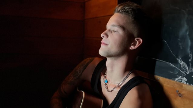 Θάνος Λάμπρου | Το νέο επαγγελματικό βήμα μετά το &quot;X-Factor&quot;