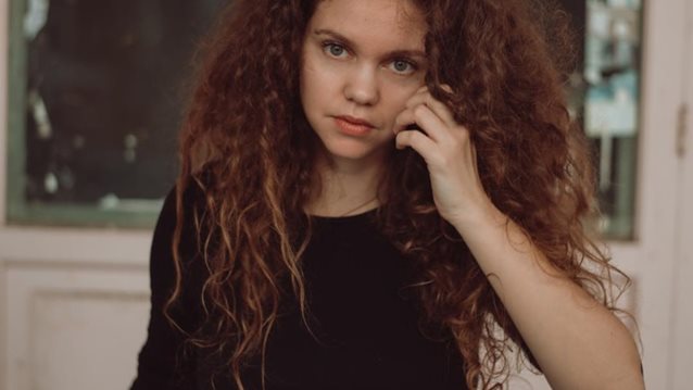 Λίλα Μπακλέση: «Όλα στη ζωή είναι πολιτικά, ακόμα και ο έρωτας. Άνθρωποι πιο κοντά σε μένα πίστευα ότι είναι πιο ελεύθεροι, αλλά τελικά μπορεί να μισήσουν εύκολα»