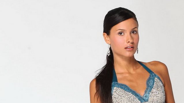 Η Σεράινα ποζάρει με τη φουσκωμένη της κοιλίτσα!