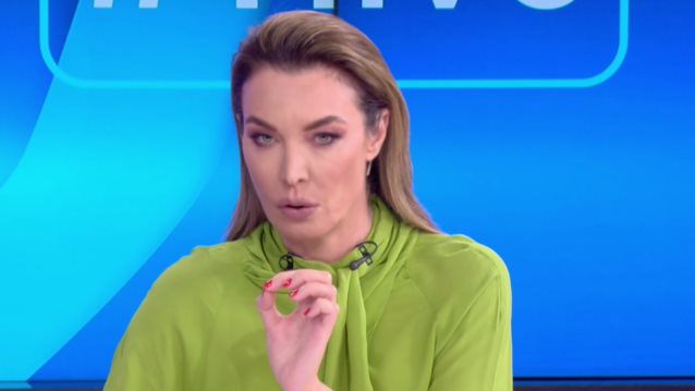 Έξω φρενών η Ρούλα Πισπιρίγκου στην εκπομπή της Τατιάνας Στεφανίδου