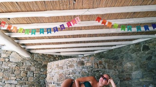 Η Εγγονή Του Τέως Έγινε 20 χρονών: Οι φωτογραφίες με μαγιό στο Instagram