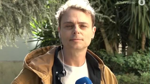 Ο Νίκος Μίχας αναλαμβάνει χρέη γιατρού στο ΕΚΑΒ