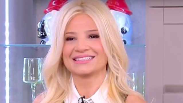 Φαίη Σκορδά | Η φωτογραφία με την άκρως εντυπωσιακή ανθοδέσμη &amp; ο παραλήπτης