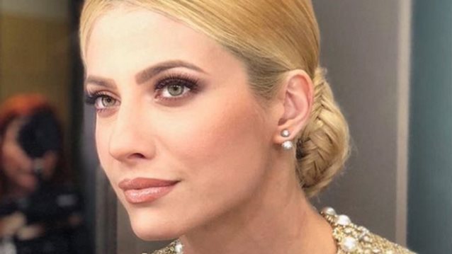 Ευαγγελία Αραβανή: Βόλτα με τις φίλες της στην Γλυφάδα