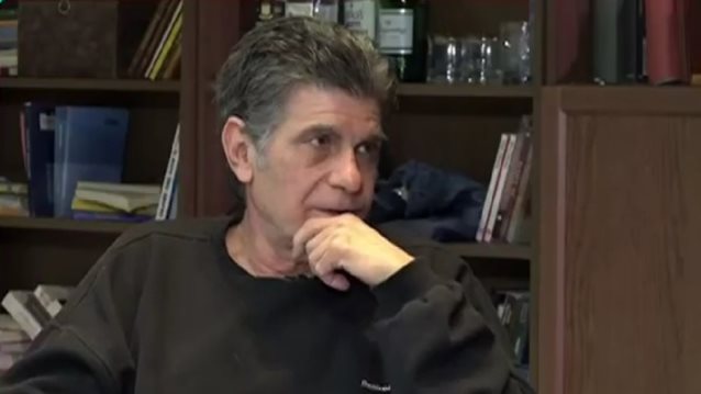 Γιάννης Μπέζος: &quot;Με ενοχλεί πολύ ο αρχοντοχωριατισμός - Αυτά που ονομάζουμε &#39;σελεμπριτισμό&#39; μας κατέστρεψαν&quot;